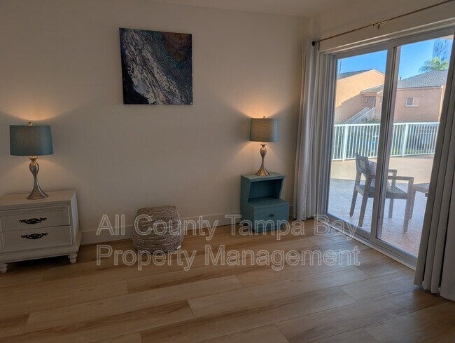 Building Photo - 7430 Sunshine Skyway Ln S