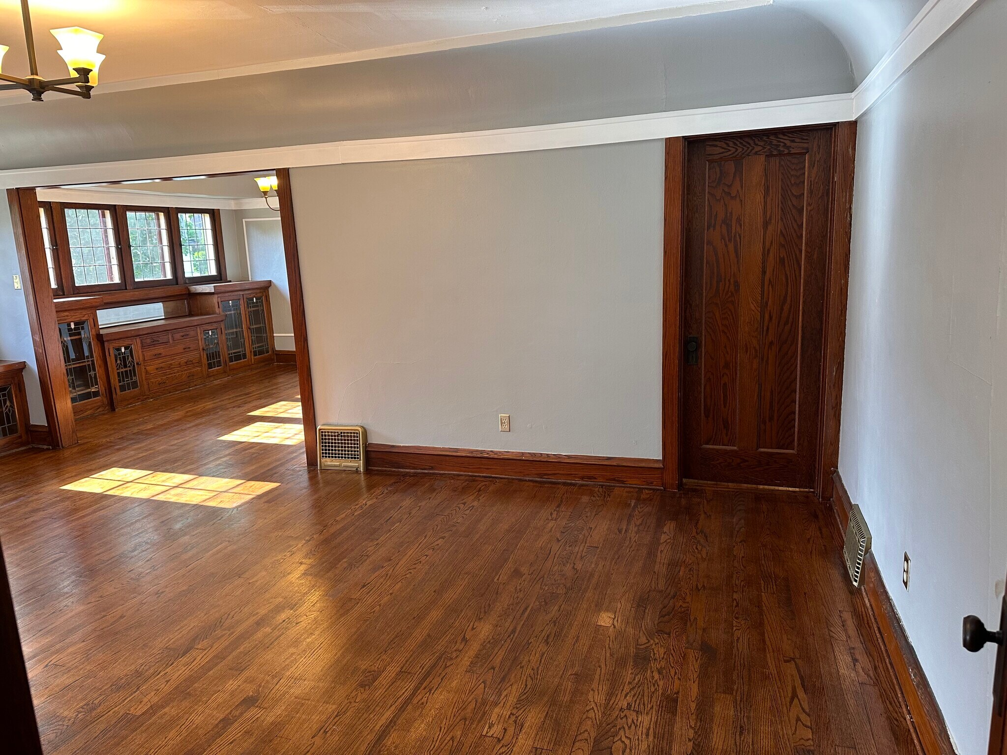 Large open floor plan - 7526 Lincoln Pl