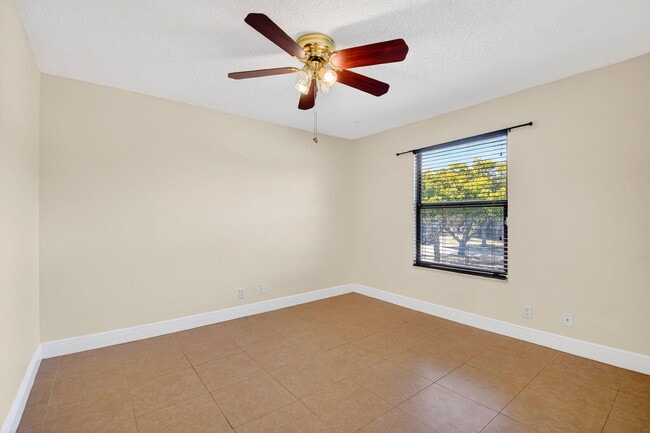 Building Photo - 18 Crossings Cir