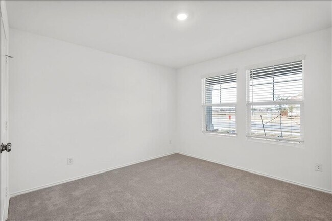 Building Photo - 212 Seven Seas Dr