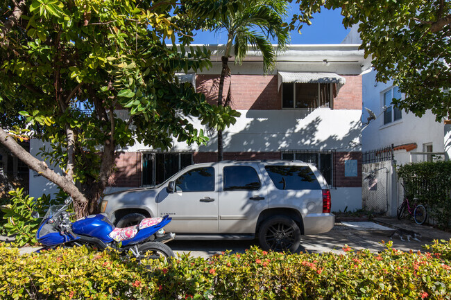 745 Jefferson Ave with Reserved Parking - 761 Jefferson Ave