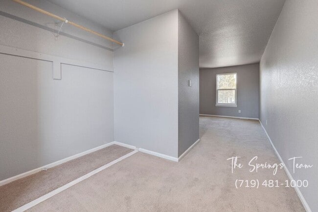 Building Photo - 6460 Bugle Dr