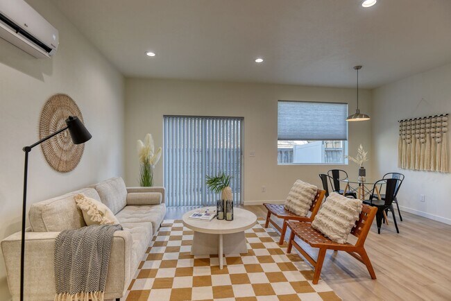 Building Photo - 4913 E 6th Ave