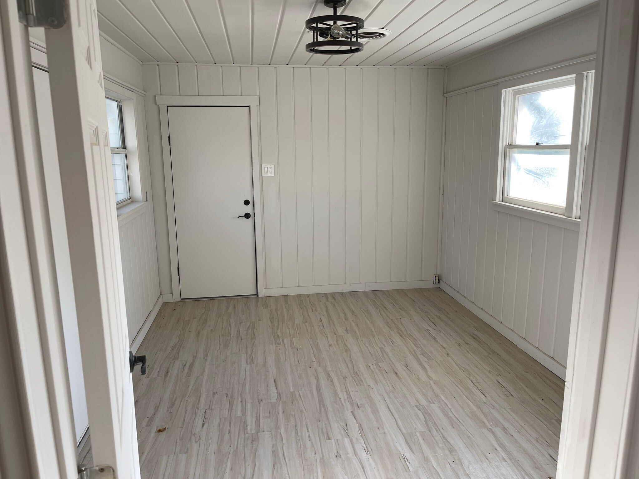 Laundry Room - 102 E Ireland Dr