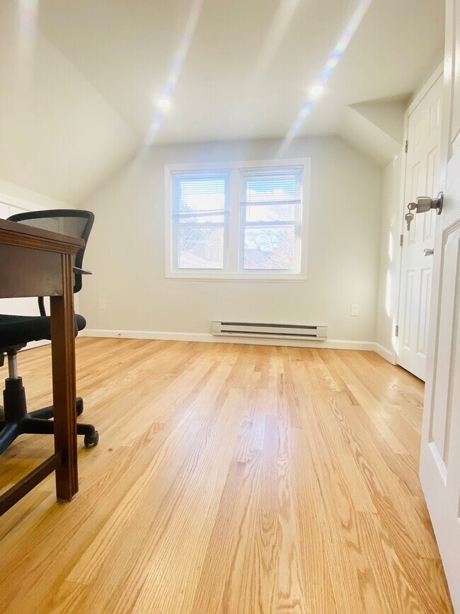 Building Photo - 48 Moulton Rd