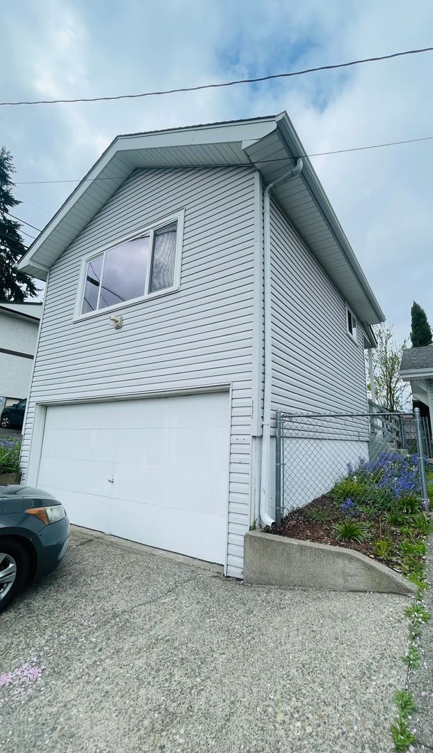 Building Photo - 1 Bedroom 1 Bathroom House, With Two Car Garage! $2095 per month