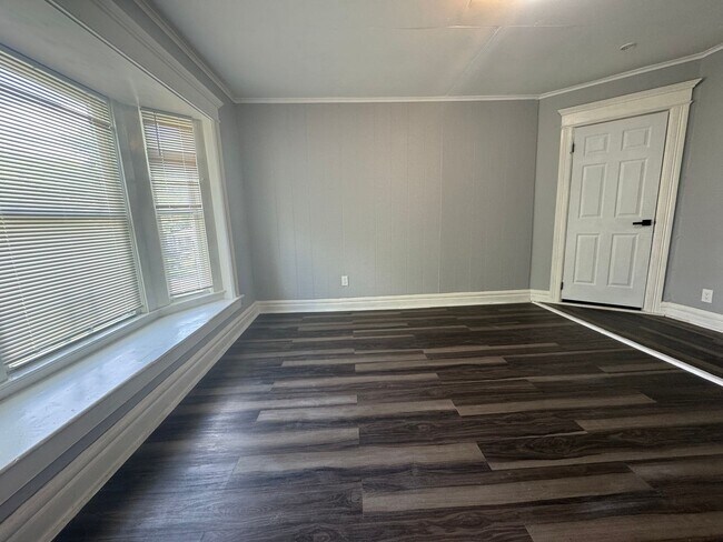 Building Photo - 148-152 Grand Avenue