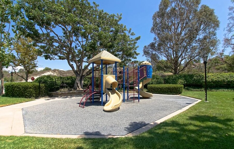 Building Photo - 26222 Fern Glen