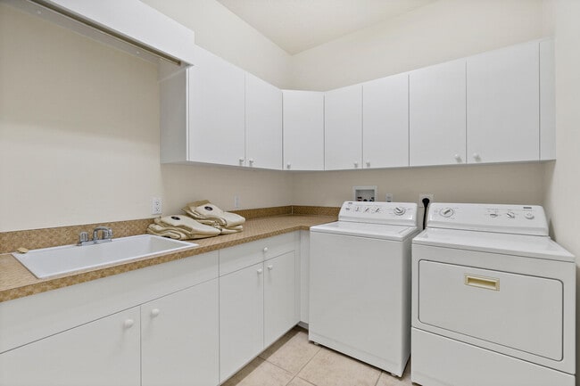 Building Photo - 4085 Crooked Mile Rd