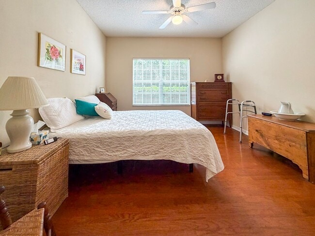 Building Photo - 2/2 Condo in The Links @ Haile Plantation - available end of April! *Approved Application*