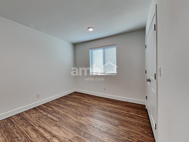 Building Photo - 10044 Spire St