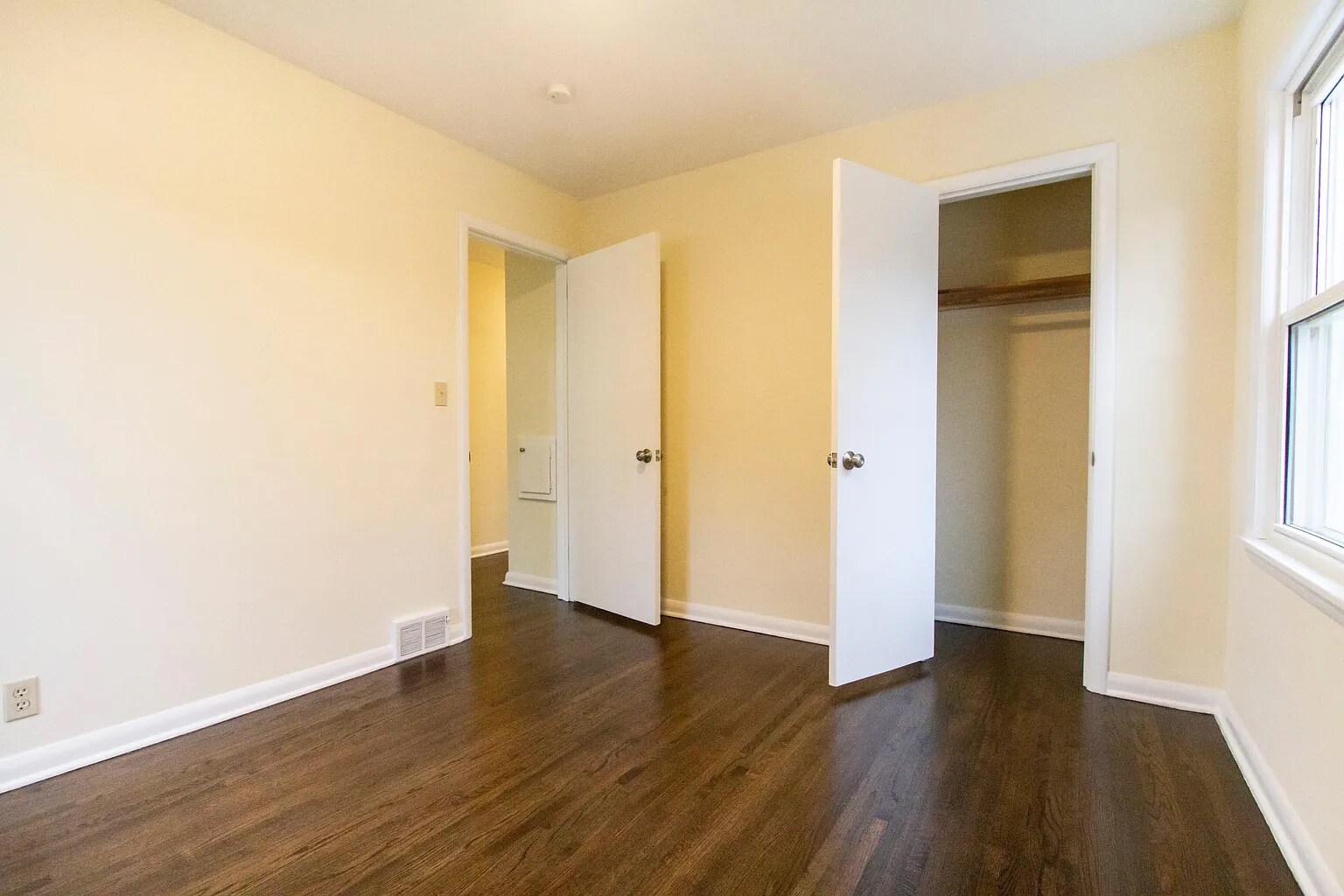 Building Photo - 1919 E 38th St