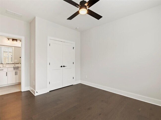 Building Photo - 355 Chiswick Cir