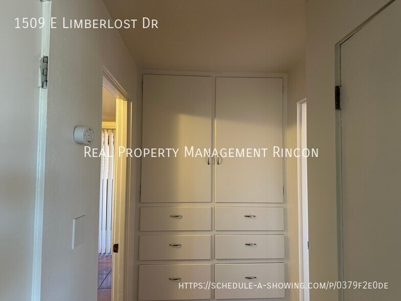 Building Photo - 1509 E Limberlost Dr