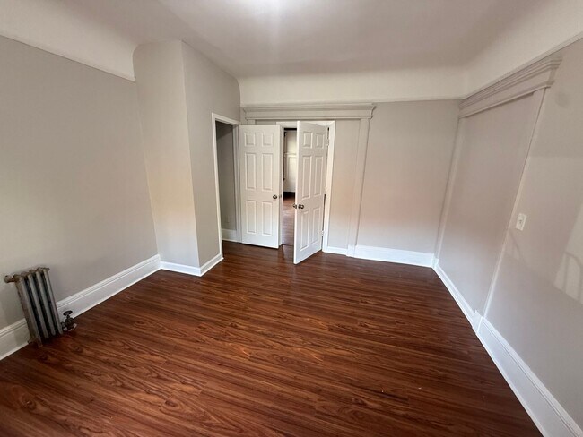 Building Photo - 203 Hollywood Ave