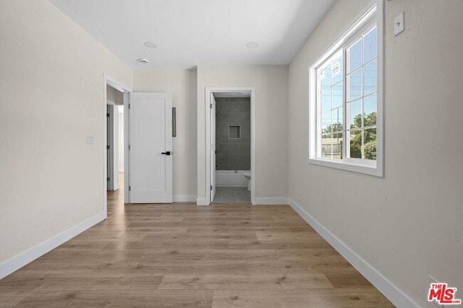 Building Photo - 21007 Saticoy St