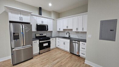 Building Photo - 1 bedroom in Chicago IL 60640