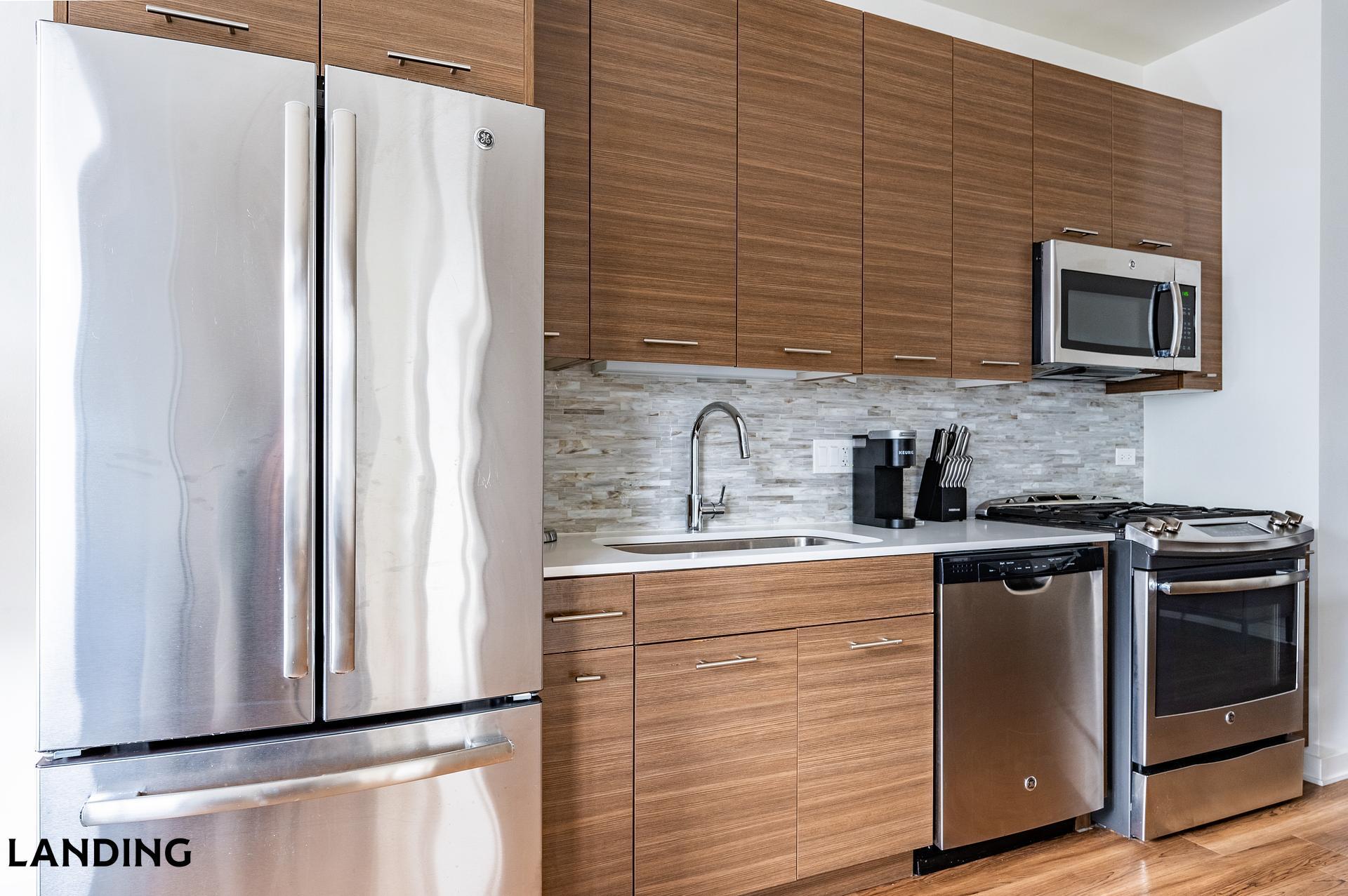 Building Photo - 347 W Chestnut St