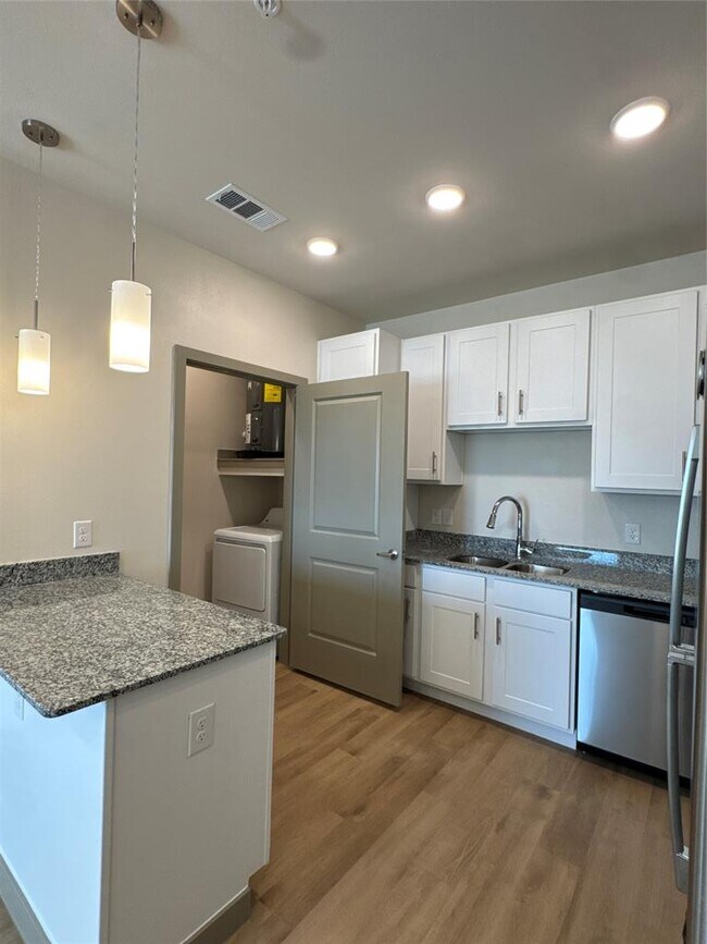 Building Photo - 691 Union Chapel Rd