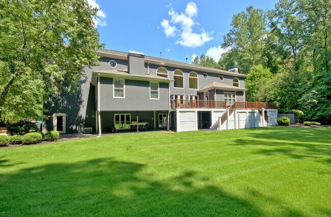 Building Photo - 335 Birkdale Dr