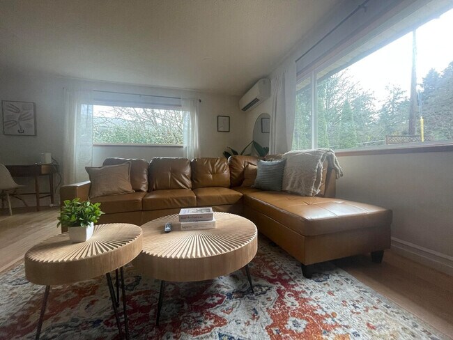 Building Photo - 3201 SW Sherwood Pl