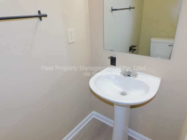 Building Photo - 7185 Avenbury Cir