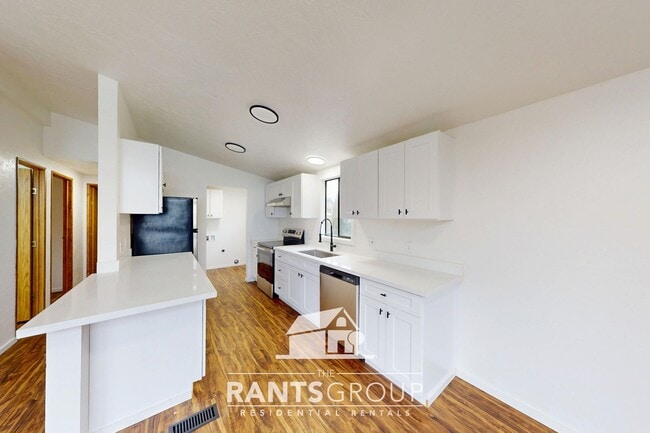 Building Photo - Fully remodeled 2 Bedroom, 2 Bath rambler! Huge Fenced Yard!