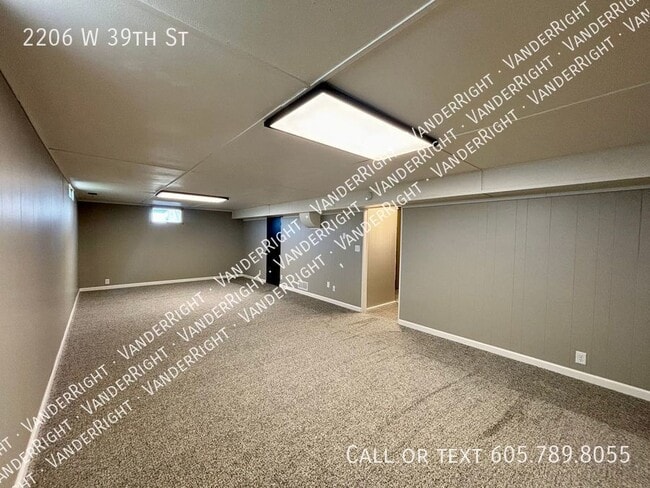 Building Photo - 2206 W 39th St