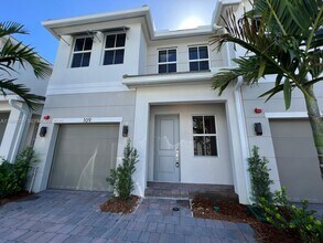 Building Photo - 109 SW 170th Ave