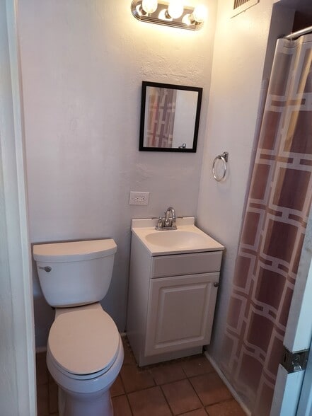 Master Bath - 5917 E 4th St