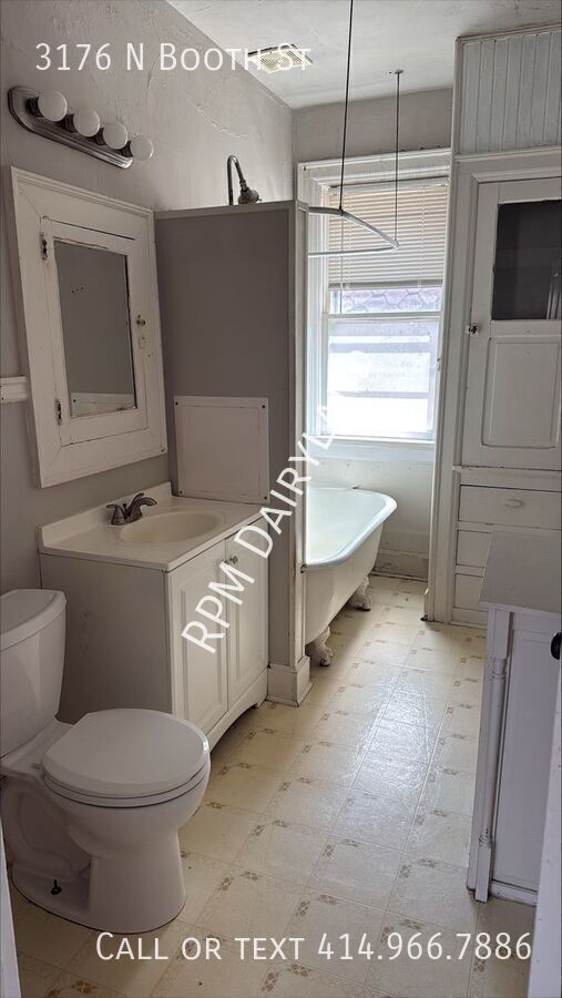 Building Photo - 3176 N Booth St