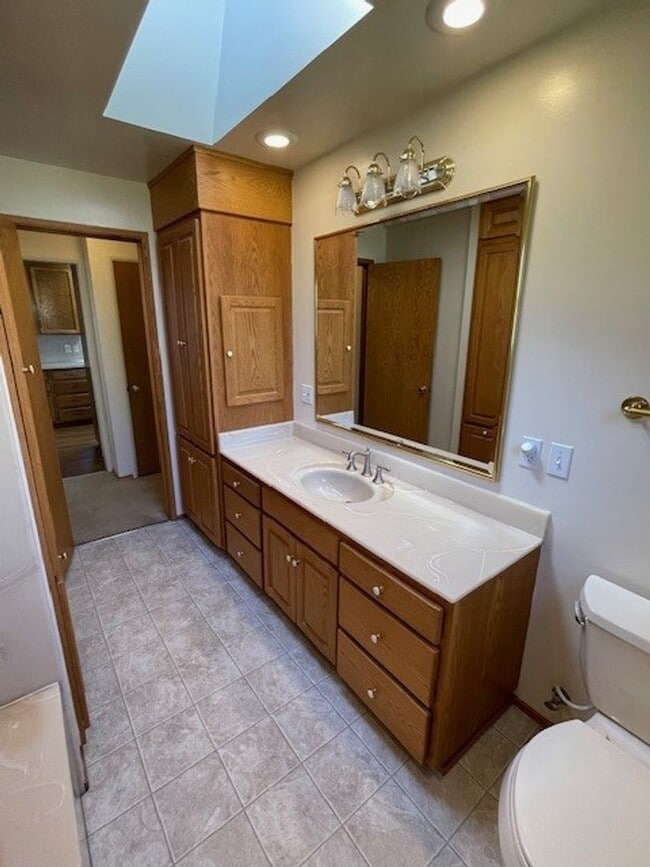 Building Photo - Edmonds View Home