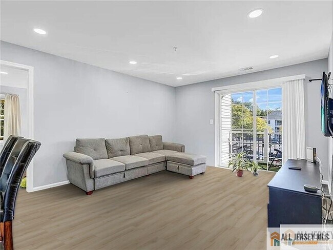 Building Photo - 1027 Waterford Dr