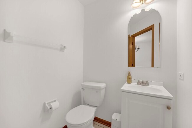 Building Photo - 2164 Seaver Ln