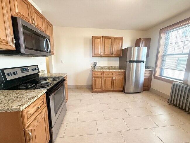 Building Photo - 149 Hillside St