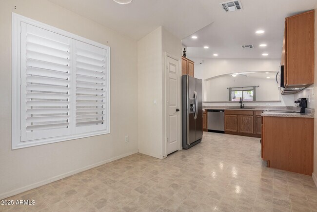 Building Photo - 4410 N 124th Ave