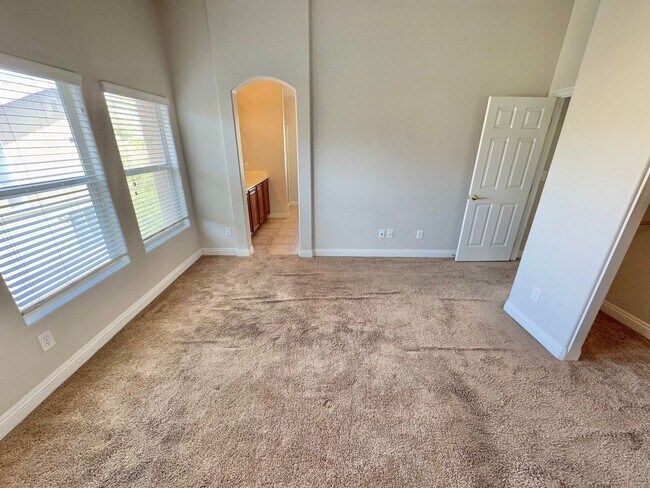 Building Photo - HERE'S THE PERFECT PLACE TO CALL HOME! 3 BEDROOM 2.5 BATHROOM TWO STORY TOWNHOUSE,