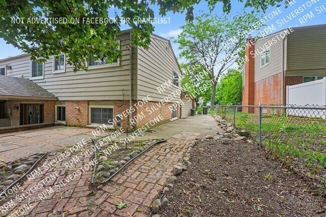 Building Photo - 547 Reed-