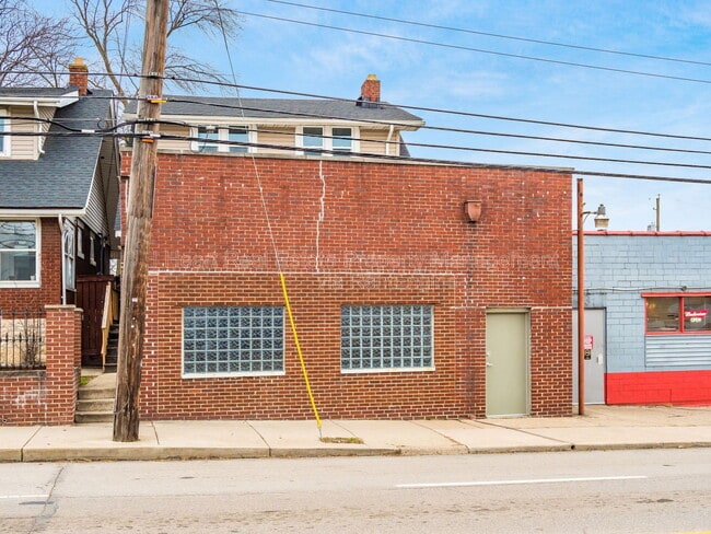 Building Photo - 1390 Sullivant Ave