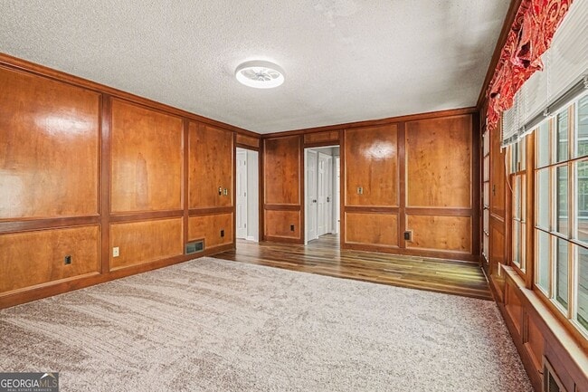 Building Photo - 1527 Ridgewood Dr SW