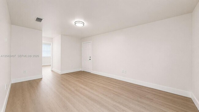 Building Photo - 1670 W 42nd St