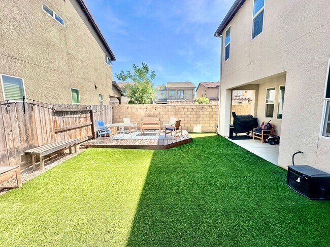 Building Photo - Newly Built 3/2.5 Bonadelle Home in Riverstone Community