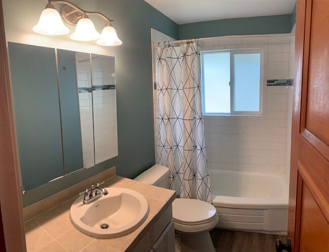 Building Photo - 4 Bedrooms, 2 Bathrooms, Daylight Ranch wi...