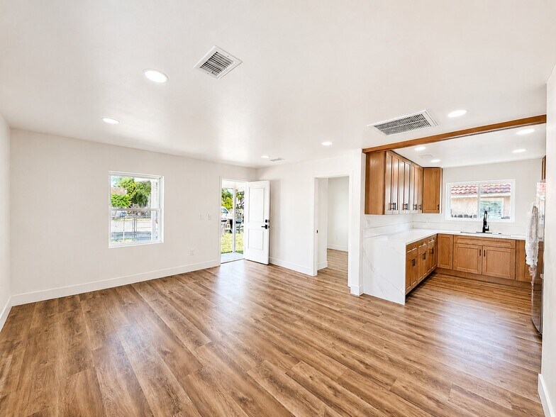 Building Photo - 8806 Chantry Ave