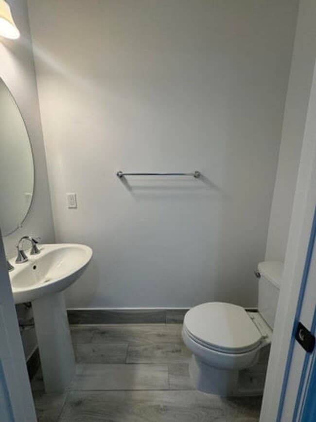 Building Photo - 615 Windward Cir N