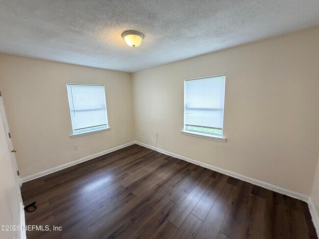 Building Photo - 2052 Navaho Ave