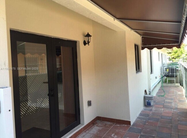 Building Photo - 41 W 14th St