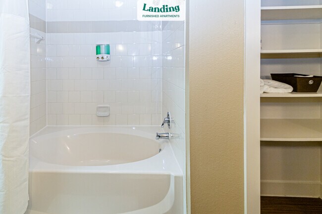 Building Photo - 7373 Valley View Ln