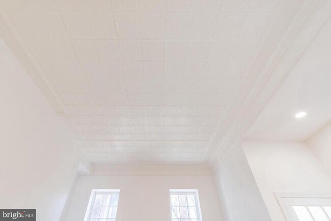 Building Photo - 422 S 15th St