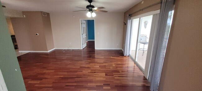 Building Photo - 1150 Carmel Cir